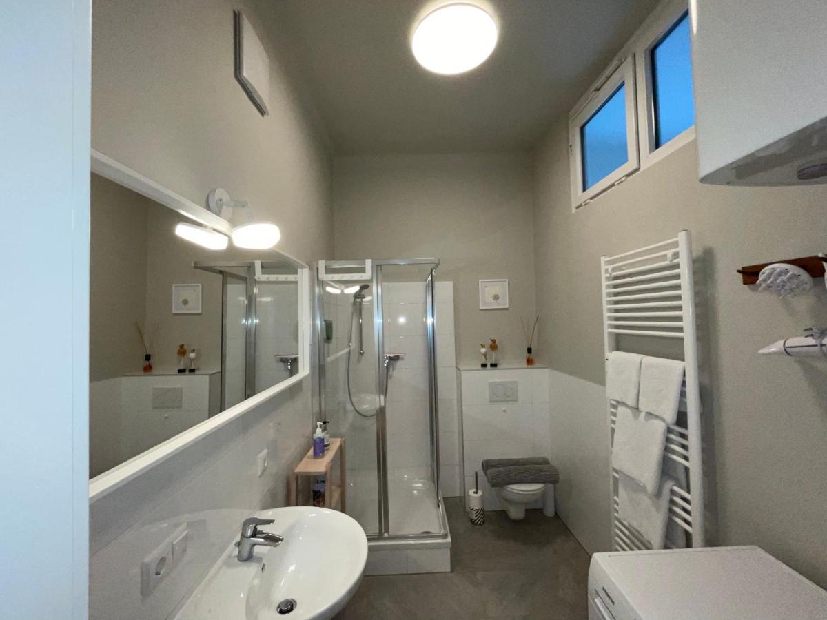 White Flat By Grazrentals With Cool Location & Free Parking Dış mekan fotoğraf